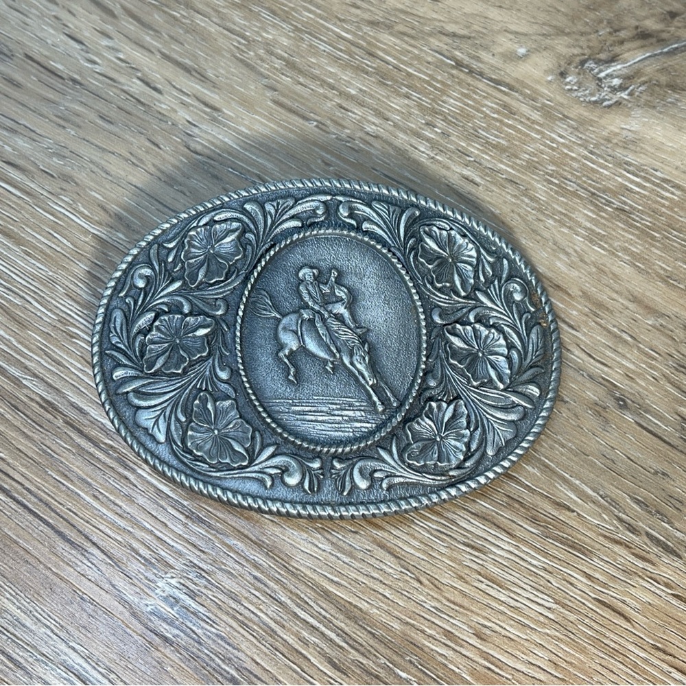 1974 LTC. WESTERN PROD. CO. COWBOY RODEO BRONCO RIDER FLORAL BOARDER